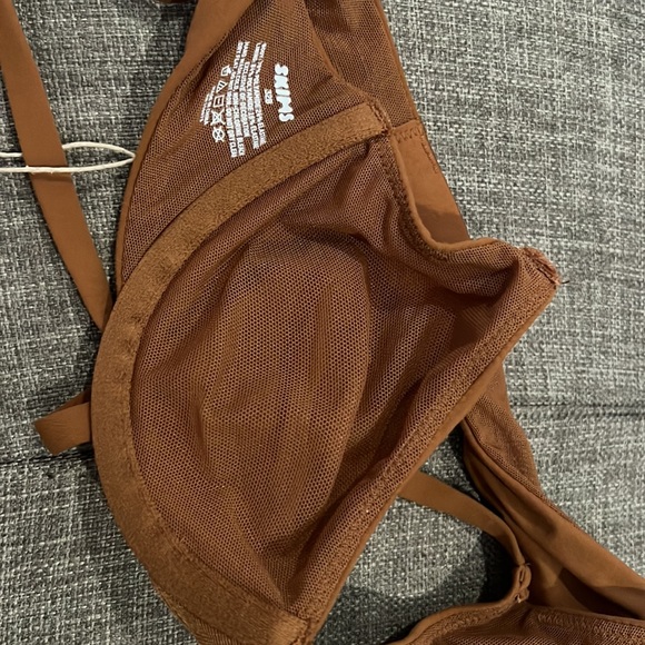 Skims Underwire Bra - Picture 5 of 14